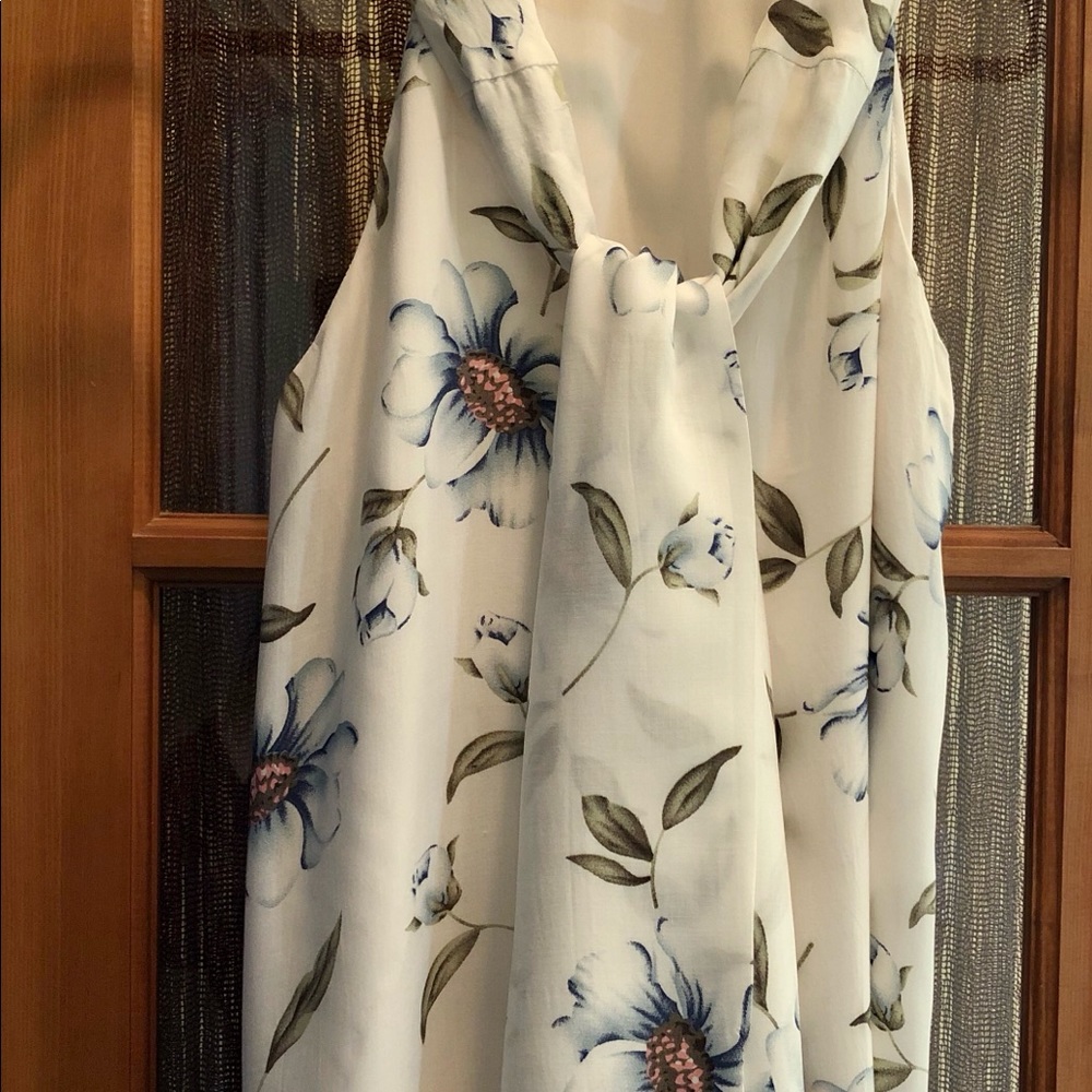 Dress - Picture 4 of 10